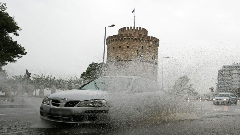 Θεσσαλονίκη: Ταλαιπωρία στους δρόμους λόγω βροχής