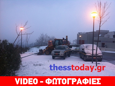 Χιονίζει στη Θεσσαλονίκη Χιονίζει στη Θεσσαλονίκη