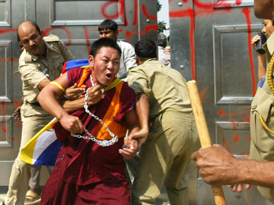 Πορεία διαμαρτυρίας για τις ατομικές ελευθερίες στο Θιβέτ Πορεία διαμαρτυρίας για τις ατομικές ελευθερίες στο Θιβέτ