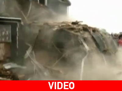 Τεθωρακισμένο κατεδαφίζει σπίτι στις Η.Π.Α.