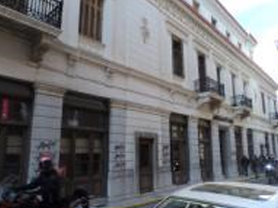 Κλείνει λόγω κρίσης