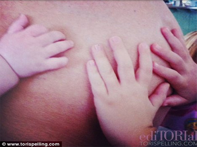 Έγκυος η Tori Spelling