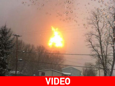 Κόλαση φωτιάς μετά από εκτροχιασμό τρένου στη Δυτική Βιρτζίνια Κόλαση φωτιάς μετά από εκτροχιασμό τρένου στη Δυτική Βιρτζίνια