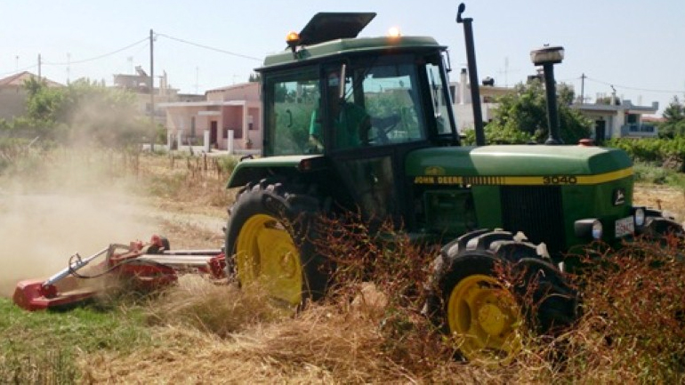 Tρακτέρ ανετράπη στα Λουτρά Κυλλήνης – Ένας τραυματίας