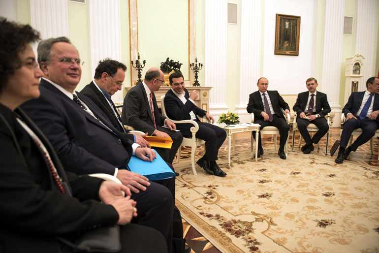 Παρόντες στη συνάντηση οι Λαφαζάνης, Κοτζιάς και Βαλαβάνη