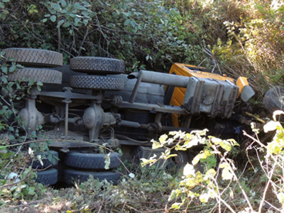 Λαμία: Πατέρας και γιος έπεσαν σε γκρεμό με φορτηγό