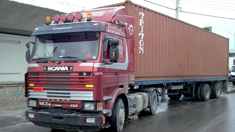 Δίπλωσε νταλίκα στην Εθνική Οδό στο ύψος της Κατερίνης