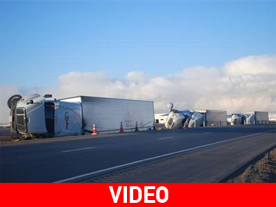 Η.Π.Α.: Ανατροπές φορτηγών λόγω ισχυρών ανέμων Η.Π.Α.: Ανατροπές φορτηγών λόγω ισχυρών ανέμων