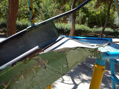 Πτώση δέντρου μέσα σε παιδική χαρά στην Αμαλιάδα