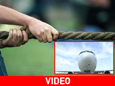 Ιαπωνία: Διελκυστίνδα με… αεροσκάφος