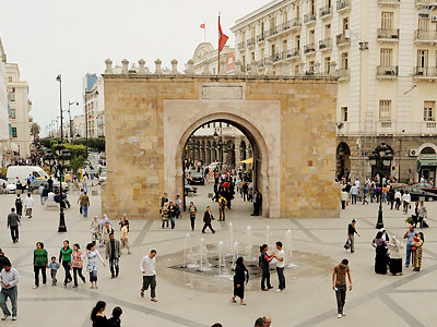 «Πάγωσαν» τα περιουσιακά στοιχεία του Gaddafi στη Τύνιδα