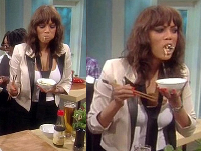 Παραλίγο να φάει και το πιάτο