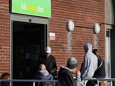 Βρετανία: Στα χαμηλότερα επίπεδα από το 2008 η ανεργία