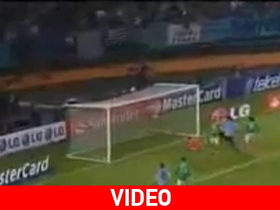 Νίκη πρόκρισης για την Ουρουγουάη Νίκη πρόκρισης για την Ουρουγουάη