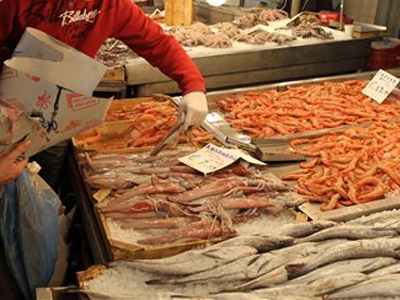 Ανοικτή μέχρι το μεσημέρι η Βαρβάκειος