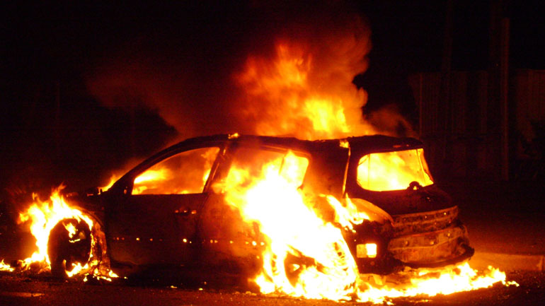 Έμπρησμος στη Νέα Ερυθραία: Έκαψαν αυτοκίνητο γνωστού επιχειρηματία