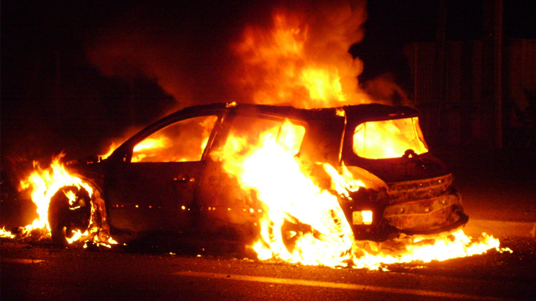 «Λαμπάδιασε» Ι.Χ. στην Κωνσταντινουπόλεως