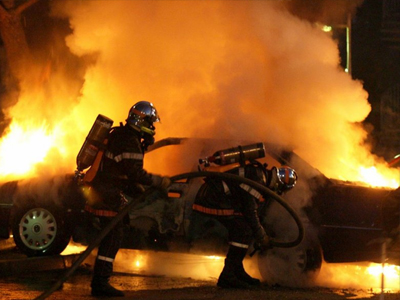 Φωτιά σε αυτοκίνητο στην Πεύκη