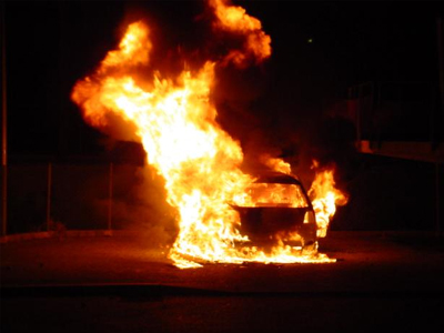 «Λαμπάδιασε» αυτοκίνητο στη Θάσο