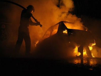 «Λαμπάδιασαν» οχήματα στο Κερατσίνι