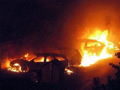 Πυρκαγιά σε μάντρα αυτοκινήτων επί της Λεωφ. Αμφιθέας