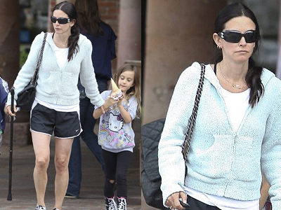 Βόλτα με την κόρη της