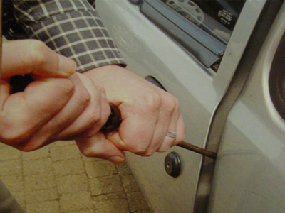 Διέρρηξαν αυτοκίνητο