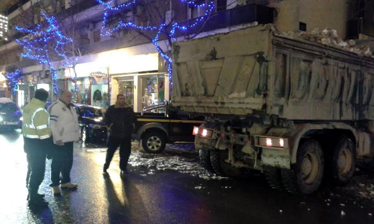 Ο Αχιλλέας Μπέος παρακολουθεί τις εργασίες των συνεργείων καθαρισμού