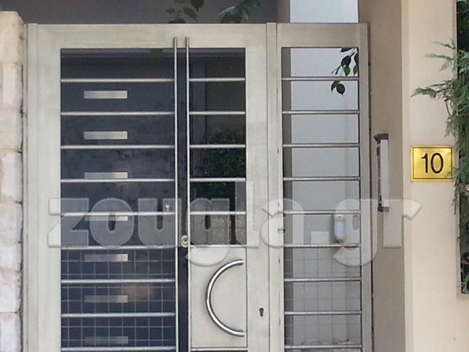 Η είσοδος της κατοικίας στη Βούλα