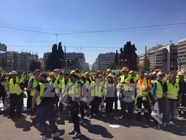 Μεταλλωρύχοι απέναντι από τη Βουλή