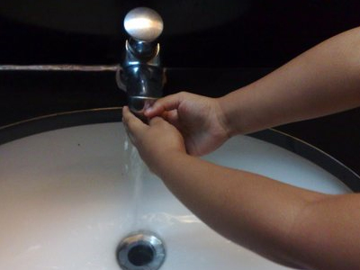 Ακατάλληλο το νερό βρύσης του Τόκιο για τα βρέφη