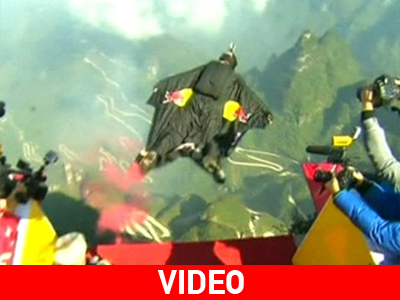 Κίνα: «Άνθρωποι – Πουλιά» πάνω από την κοιλάδα