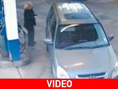 Γυναίκα οδηγός αναζητά… αντλία καυσίμου