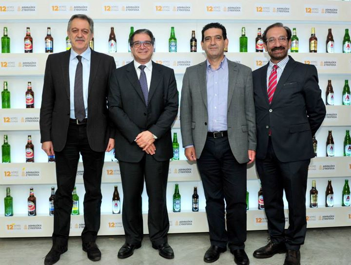 Από αριστερά προς τα δεξιά: κ. Παρασκευάς Κουκουλόπουλος, κ. Ζωούλλης Μηνά, κ. Μόσχος Κορασίδης, και κ. Μηνάς Μαυρικάκης (Διευθυντής Επικοινωνίας και Εταιρικών Σχέσεων της Αθηναϊκής Ζυθοποιίας)