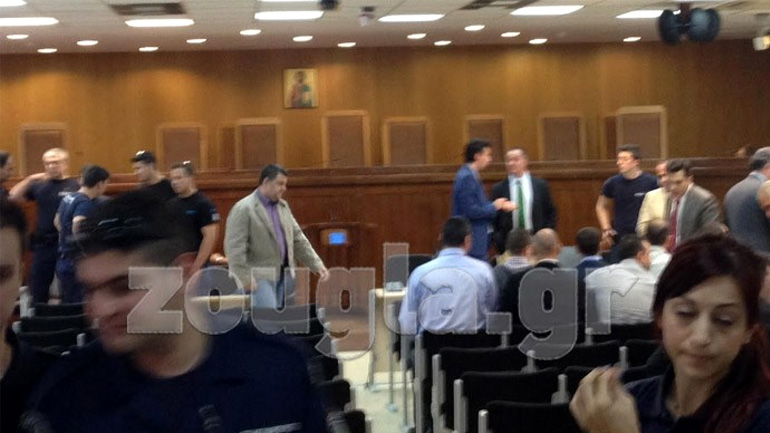 Δίκη Χρυσής Αυγής: Αίτημα της προέδρου για άρση του κατ’ οίκον περιορισμού στους κατηγορούμενους Δίκη Χρυσής Αυγής: Αίτημα της προέδρου για άρση του κατ’ οίκον περιορισμού στους κατηγορούμενους