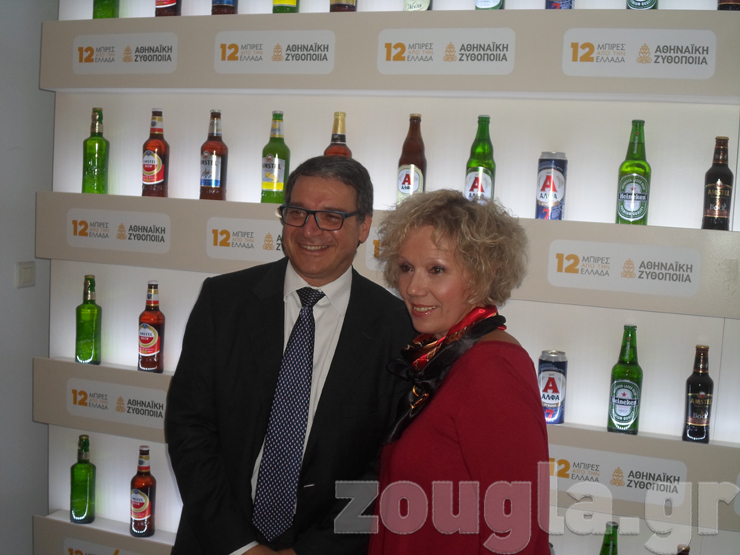 Ο Διευθύνων Σύμβουλος της Αθηναϊκής Ζυθοποιίας με την αναπληρώτρια καθηγήτρια του Εργαστηρίου Γεωργίας του Γεωπονικού Πανεπιστημίου Αθηνών Γαρυφαλία Οικονόμου