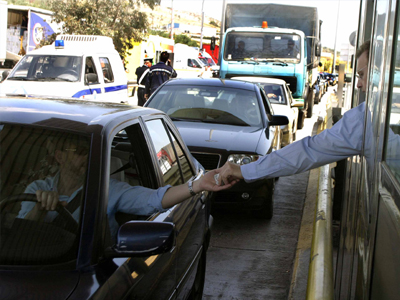 Ουρά στα διόδια της Ελευσίνας