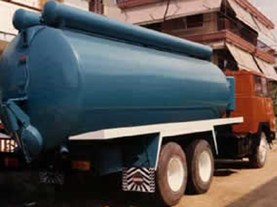 Πέταγαν απόβλητα σε δάσος