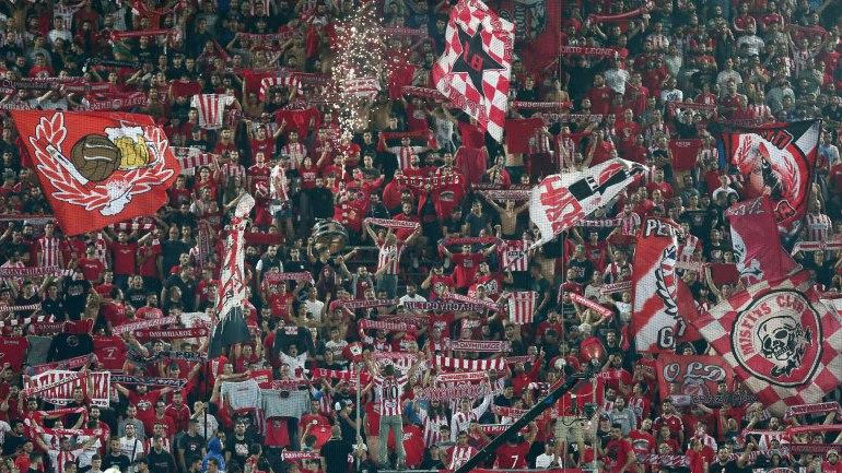 Θύρα 7: «Είμαστε αντίθετοι με την πρόσληψη Χάσι, αλλά στηρίζουμε τον Ολυμπιακό»