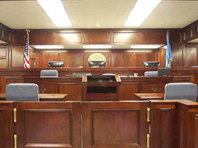 «Παραλύουν» τα δικαστήρια