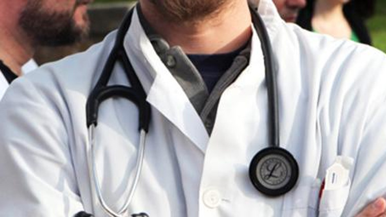 Ιατρούς πολλών ειδικοτήτων με συμβάσεις, ζητά η Περιφέρεια Αττικής