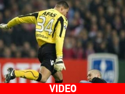 Εισβολή, κλωτσιές και διακοπή στην «Άμστερνταμ Αρίνα»