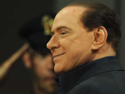 «Ασπίδα προστασίας» στον Πάτο από τον Μπερλουσκόνι