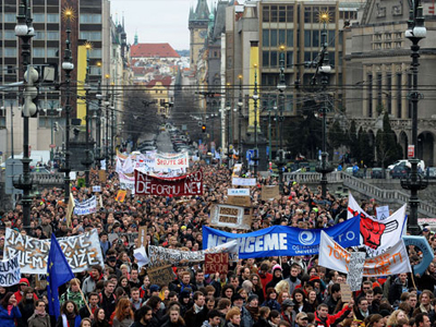 Βαρκελώνη: Συγκρούσεις φοιτητών με την αστυνομία