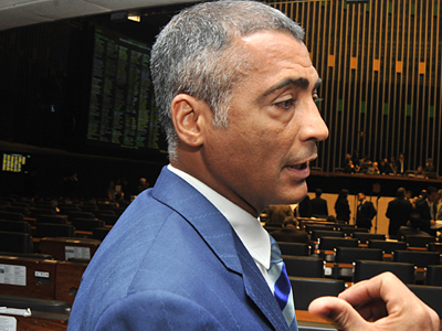 Ρομάριο: «Έφυγε ο καρκίνος του ποδοσφαίρου»