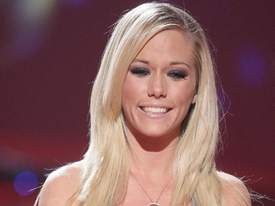 Η Kendra χρησιμοποίει τα… φυσικά της προσόντα