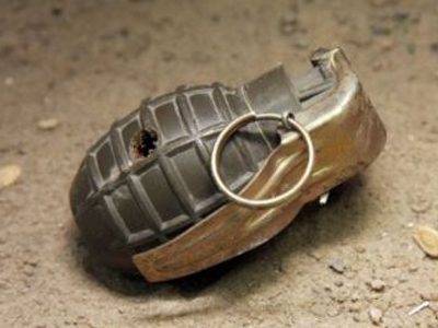 Μαζί με τις πατάτες και η χειροβομβίδα!