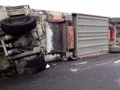 Οδηγός καταπλακώθηκε από τη νταλίκα του