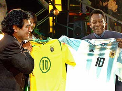 Μαραντόνα: «Πρέπει να είναι χαζός ο Πελέ»