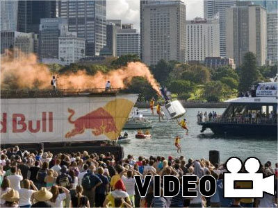 Σκηνές από τον αγώνα Red Bull Flugtag στην Αυστραλία